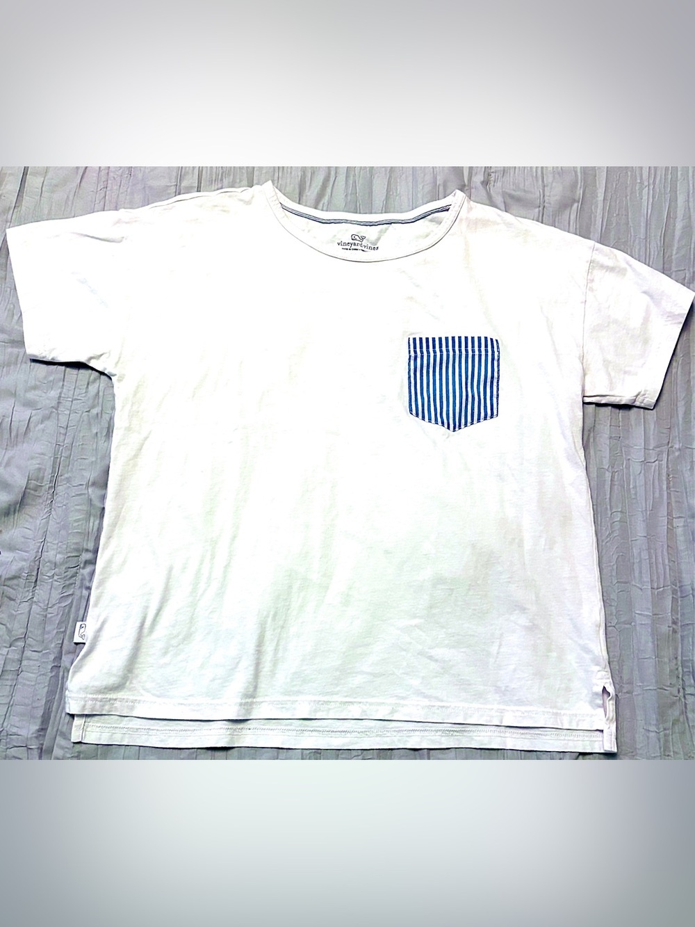 Vineyard Vines White Short-Sleeve Tee with Blue Striped Pocket